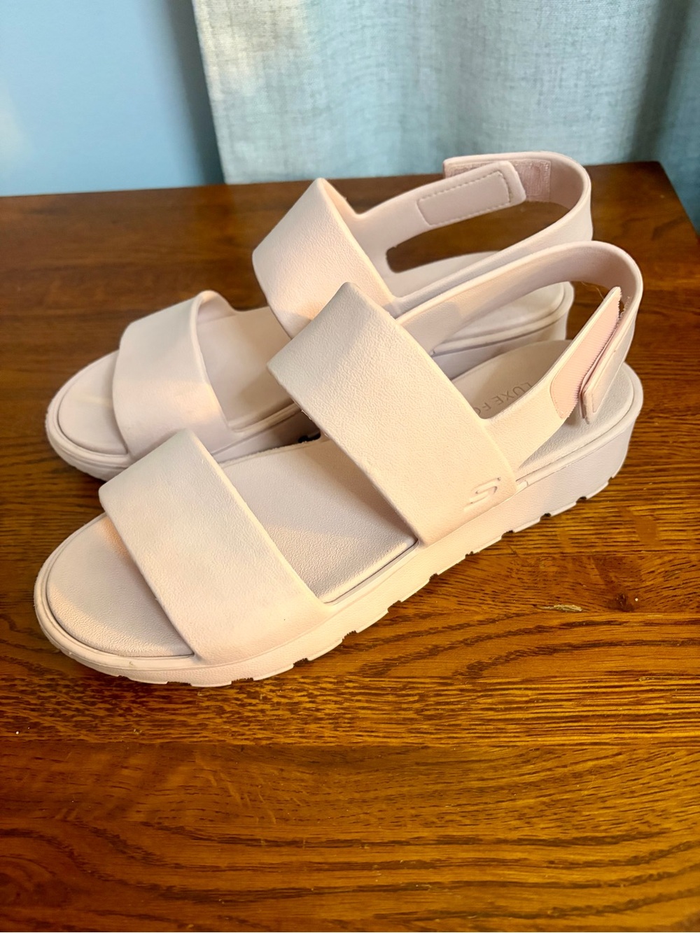 Skechers Women's Pale Pink Arch Fit Footsteps Foamies Luxe Foam Sandal Size 9